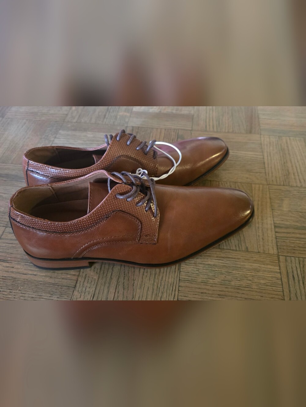 GUESS Men’s Brown Leather Dress Oxfords - Picture 3 of 9